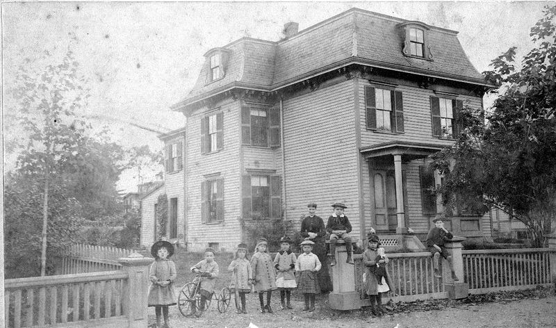 File:55 Oak Street and kids 3 (different house).jpg