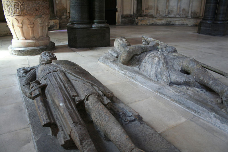 File:1st.earl.tomb.3.jpg