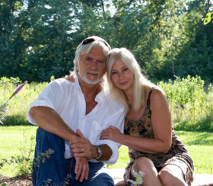 File:JohnAndSheilaWright.jpg