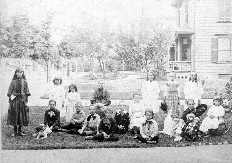 File:55 Oak Street and kids 2.jpg